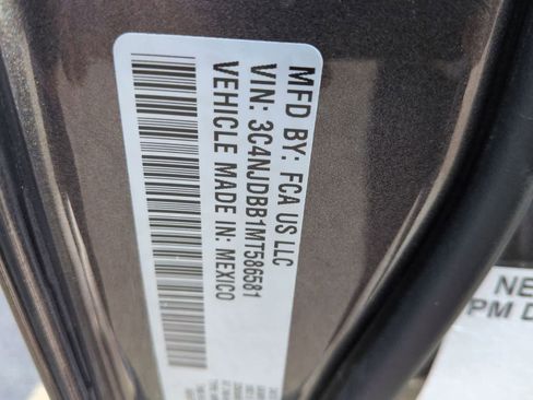 Certified 2021 Jeep Compass Latitude image 33