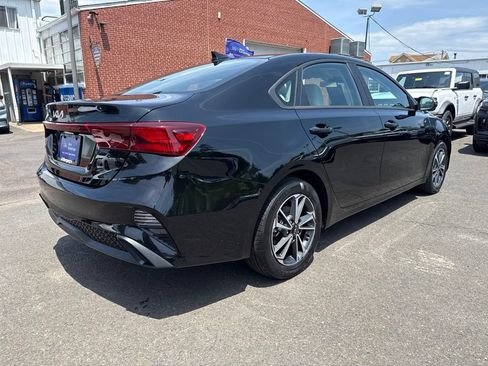 Used 2023 Kia Forte LXS w/ LXS Technology Package FWD image 4