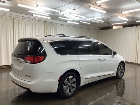 Used 2019 Chrysler Pacifica Limited image 6