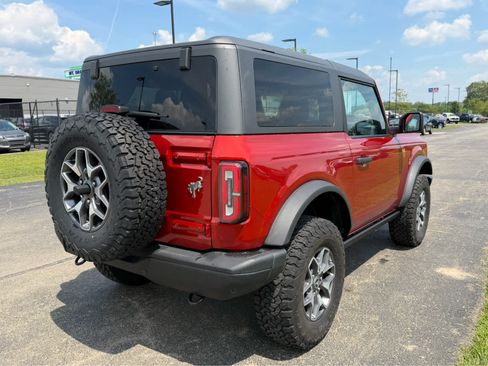 Used 2023 Ford Bronco Badlands AWD/4WD image 3