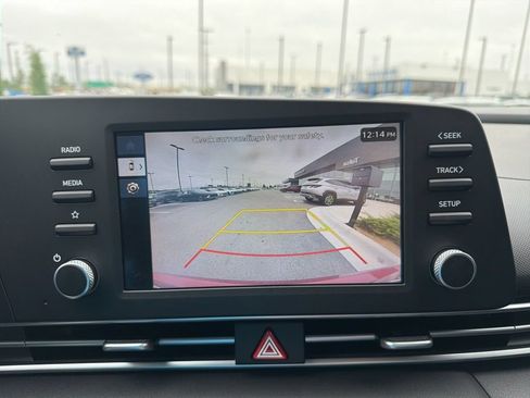 New 2025 Hyundai Elantra SE FWD image 18