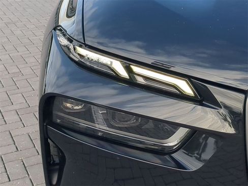 Certified 2023 BMW X7 xDrive40i w/ Parking Assistance Package image 11