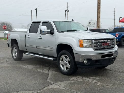 Used 2011 GMC Sierra 2500 SLE w/ SLE Preferred Package image 3