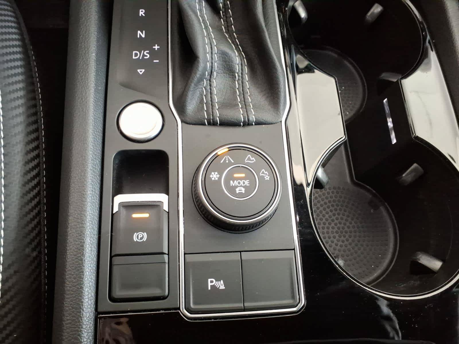 Used 2021 Volkswagen Atlas Cross Sport SEL R-Line AWD/4WD image 27
