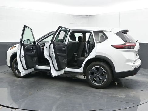Used 2025 Nissan Rogue SV image 53