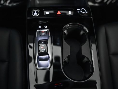 Used 2025 Audi Q6 e-tron Premium w/ Convenience Package image 18