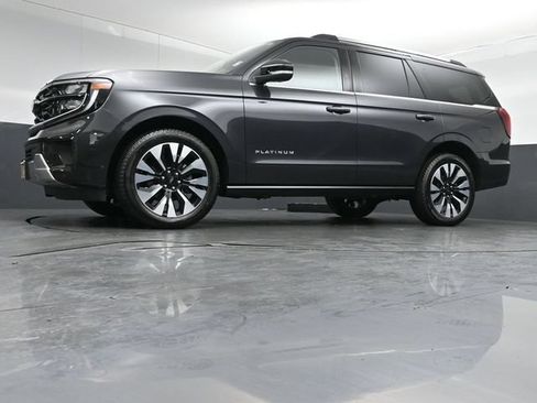 Certified 2025 Ford Expedition Platinum w/ Driver's Package AWD/4WD image 38