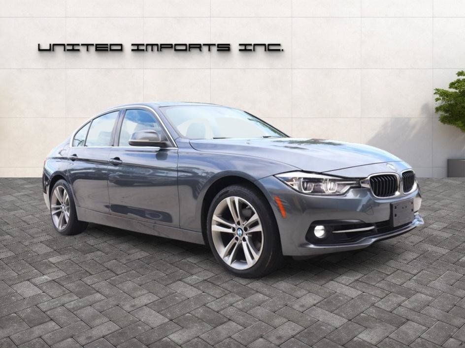 Used 2018 BMW 330i xDrive Sedan AWD/4WD image 9