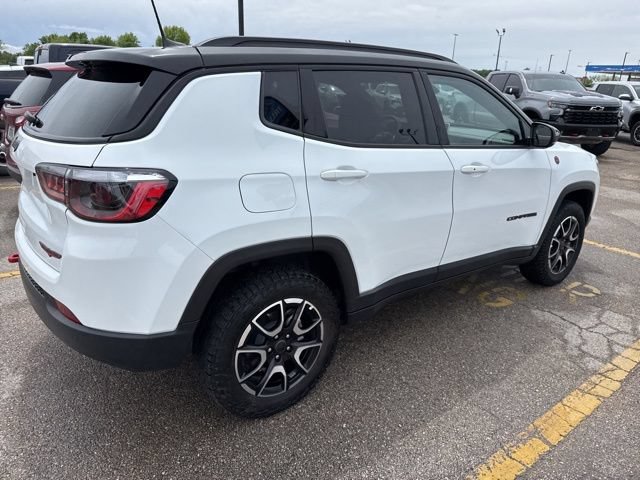 Used 2025 Jeep Compass Trailhawk AWD/4WD image 10