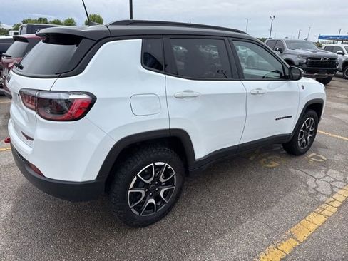 Used 2025 Jeep Compass Trailhawk AWD/4WD image 10