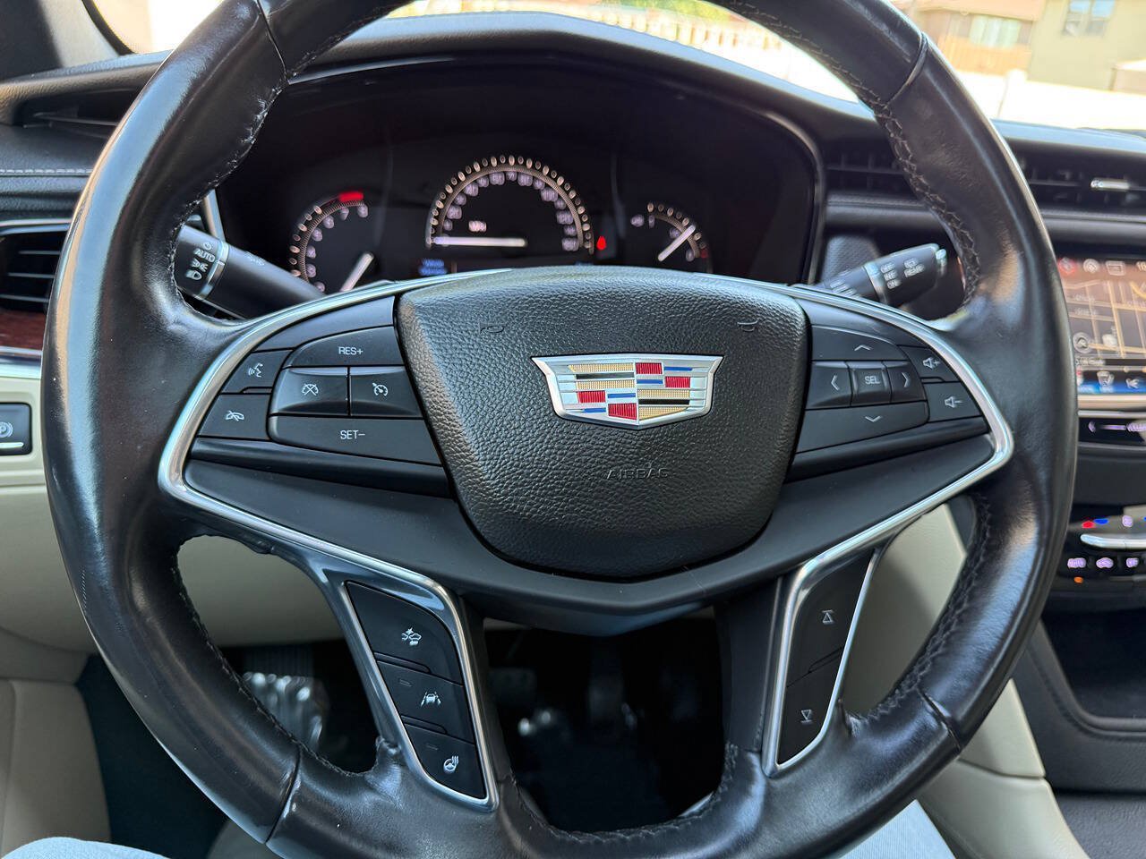 Used 2017 Cadillac XT5 Luxury w/ Driver Awareness Package FWD image 12