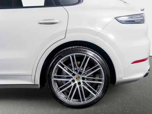 Used 2022 Porsche Cayenne Turbo image 17