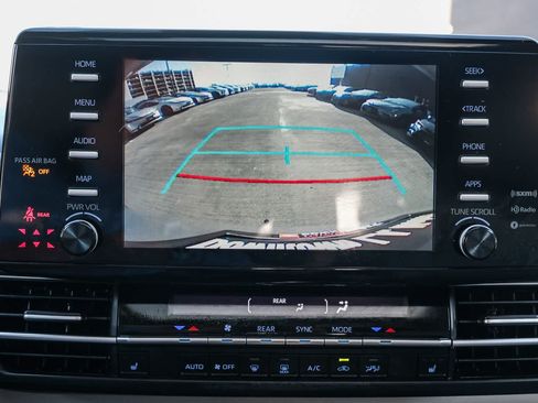 Certified 2024 Toyota Sienna XLE FWD image 29