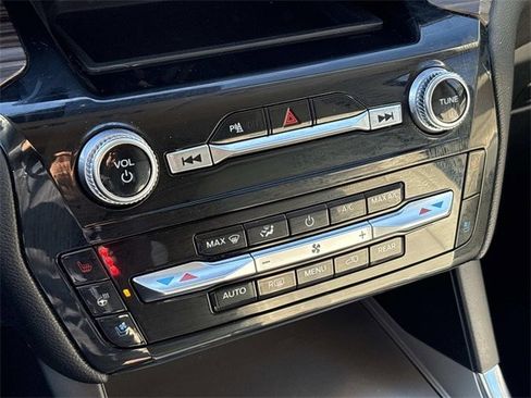 Certified 2024 Ford Explorer Limited image 31