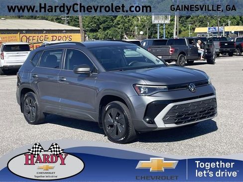 Used 2025 Volkswagen Taos S FWD image 1