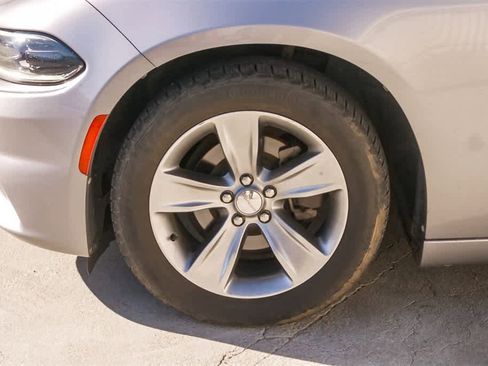 Used 2017 Dodge Charger SXT image 5