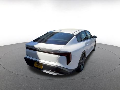 Used 2025 Kia K4 LXS image 15