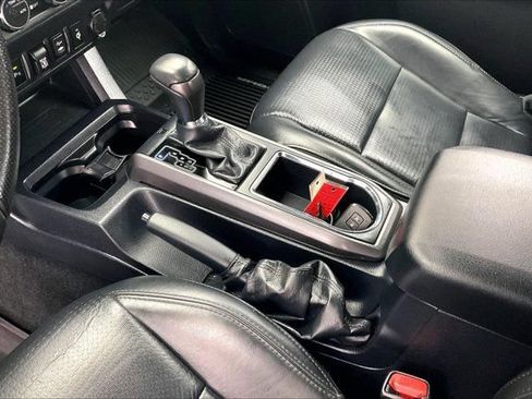 Used 2019 Toyota Tacoma TRD Off-Road w/ TRD Premium Off Road Package AWD/4WD image 17