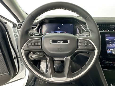 Used 2023 Jeep Grand Cherokee L Laredo image 11