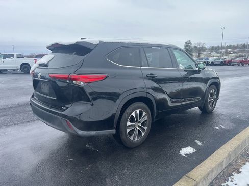 Used 2022 Toyota Highlander XLE image 5