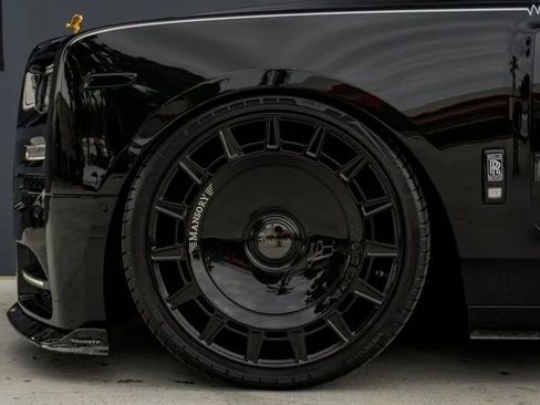 Used 2024 Rolls-Royce Phantom Sedan image 18