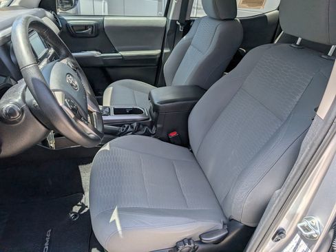 Used 2016 Toyota Tacoma SR5 w/ SR5 Appearance Package (SN) RWD image 11