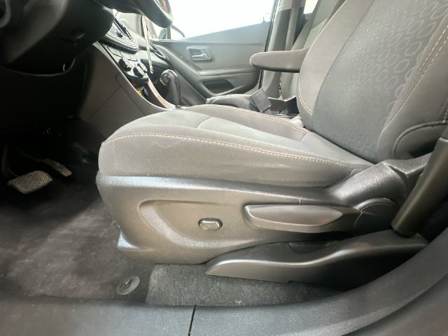 Used 2021 Chevrolet Trax LS w/ Tint and Cruise Package FWD image 16