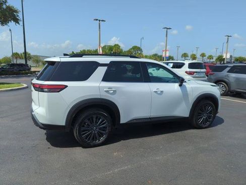 Certified 2026 Nissan Pathfinder SL w/ SL Premium Package FWD image 5