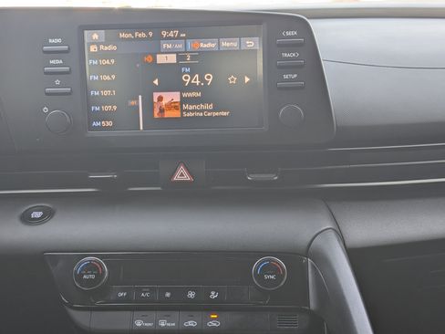 Used 2025 Hyundai Elantra Sport image 19