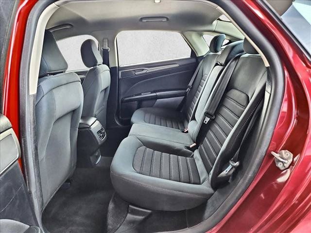 Used 2020 Ford Fusion SE FWD image 19