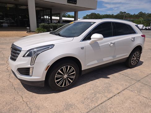 Used 2017 Cadillac XT5 Luxury w/ Driver Awareness Package FWD image 2