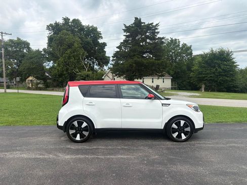 Used 2016 Kia Soul + w/ Designer's Package FWD image 5