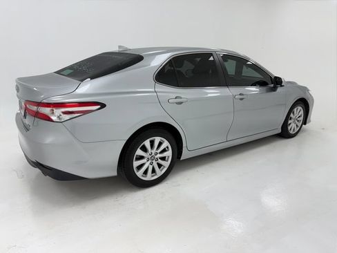 Used 2020 Toyota Camry LE FWD image 21