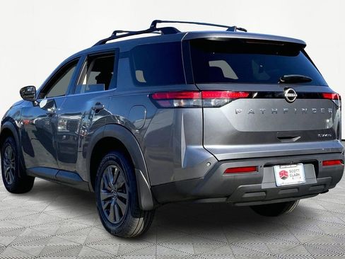 Used 2024 Nissan Pathfinder SV image 4
