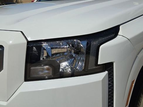 Certified 2024 Nissan Frontier SV RWD image 12