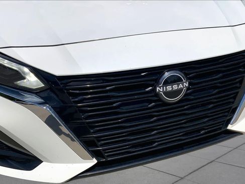 Used 2024 Nissan Altima 2.5 SV FWD image 31