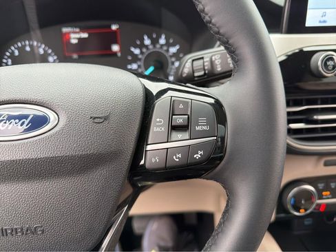 Used 2022 Ford Escape SEL AWD/4WD image 16
