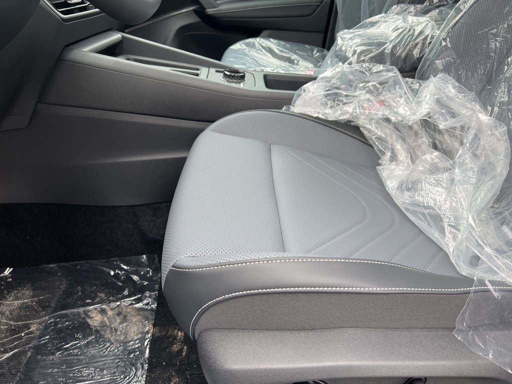 New 2026 Volkswagen Tiguan SE R-Line AWD/4WD image 17