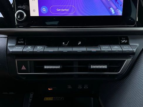 Used 2025 Toyota Camry SE w/ Convenience Package image 27