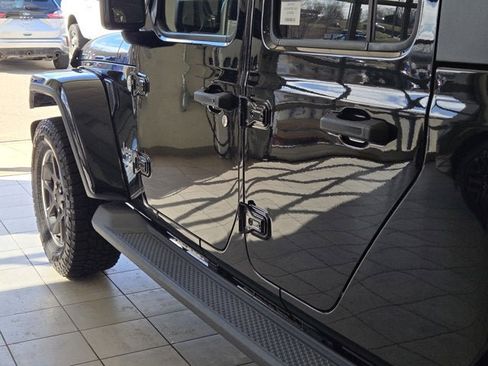 Used 2020 Jeep Gladiator Overland AWD/4WD image 15