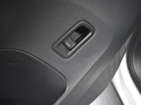 Used 2024 Volkswagen Atlas Cross Sport SE image 10