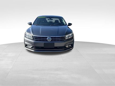 Used 2017 Volkswagen Passat 1.8T SEL Premium FWD image 9