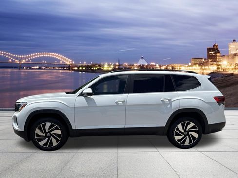 Certified 2024 Volkswagen Atlas SE w/ Panoramic Sunroof Package FWD image 2