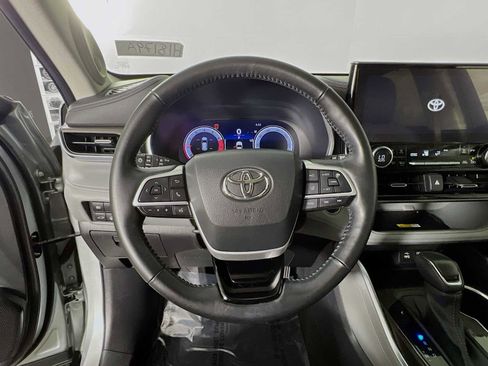 Used 2023 Toyota Highlander Limited AWD/4WD image 11