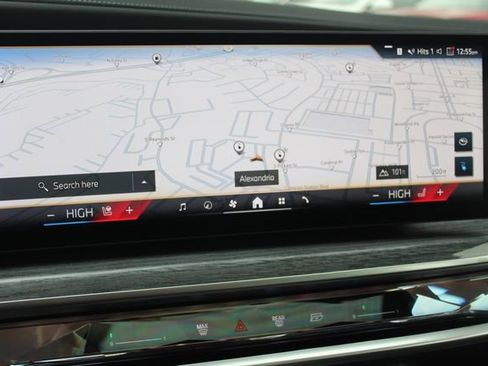 Used 2025 BMW i7 xDrive60 image 17