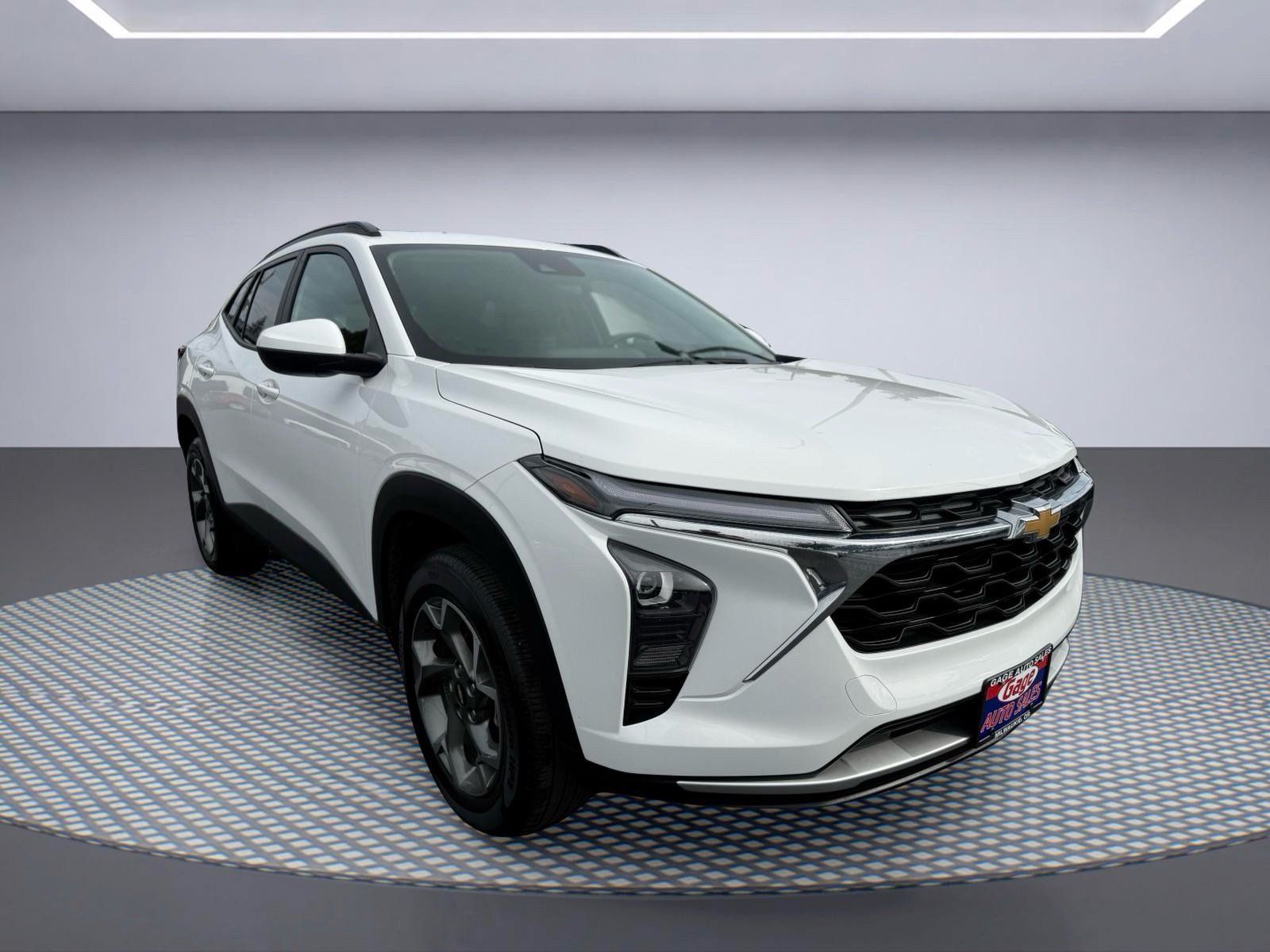 Used 2025 Chevrolet Trax LT w/ LT Convenience Package FWD image 9