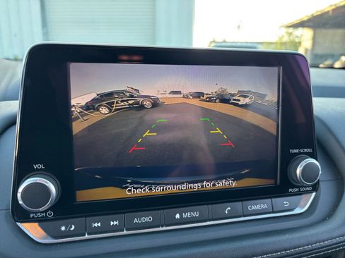 Used 2025 Nissan Rogue SV FWD image 25