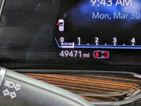 Used 2023 Cadillac Escalade ESV Premium Luxury image 16