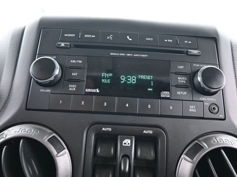 Used 2018 Jeep Wrangler Unlimited Sport S AWD/4WD image 17