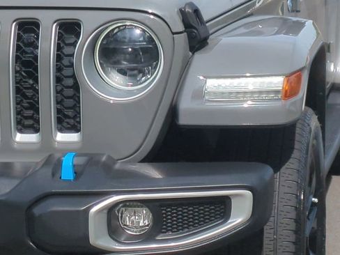 Used 2023 Jeep Wrangler Unlimited Sahara w/ Cold Weather Group AWD/4WD image 17